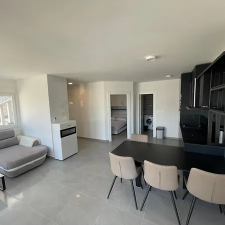 Omazic Apartament *