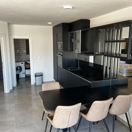 Omazic Apartament *