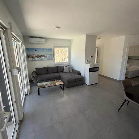 Omazic Apartament *